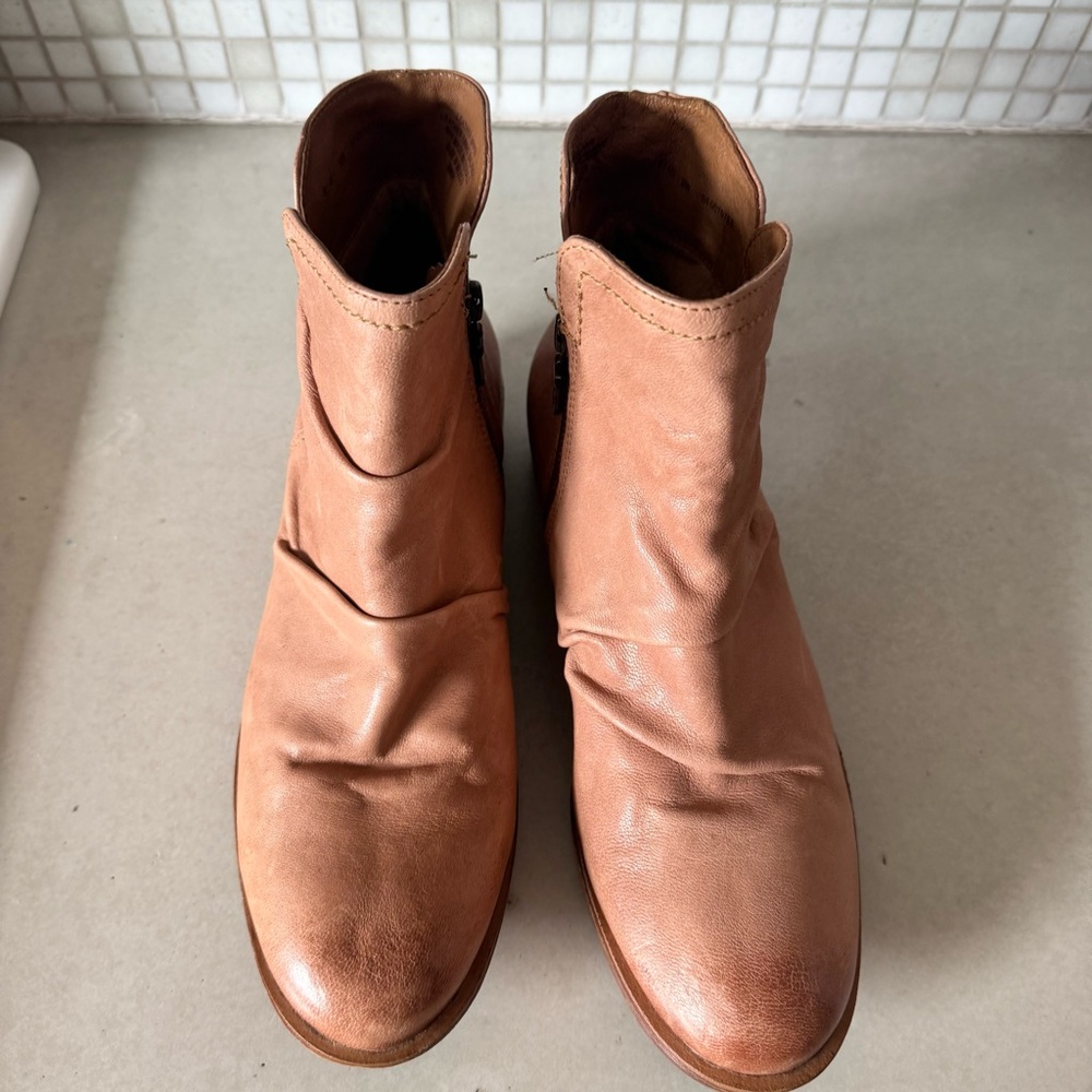 Sofft Beckie ruched Leather bootie Women’s 9 Shoes Luggage Brown Color Nordstrom - Picture 3 of 11
